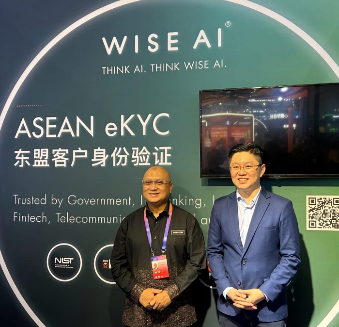 David Lim with Aminuddin Hassim, secretary-general of the Ministry of Science, Technology and Innovation (Mosti) at the 2024 World AI Conference in Shanghai, where it was the only Malaysian company invited to exhibit.
